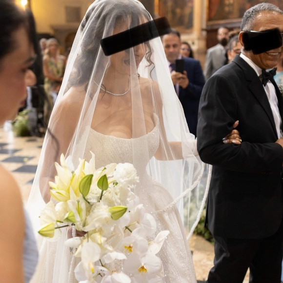 Custom-made wedding gown - Picture 11 of 11